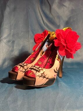 IRON FIST open toe platform pumps, skull face graphic attached flowers, 8